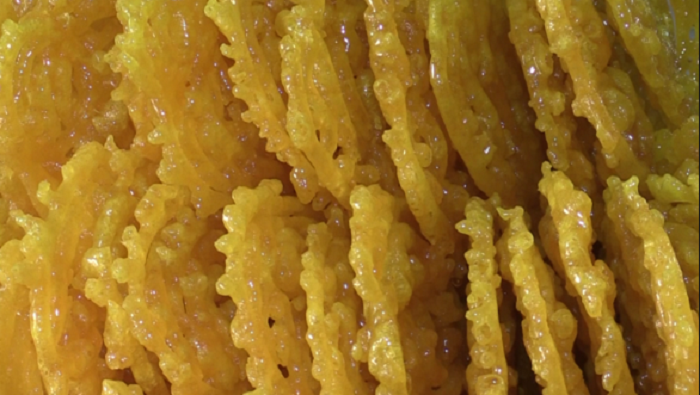 مهن رمضانية صناعة الزلابية والمخارق بالقيروان 