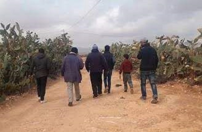 لا طرقات ..لا ماء..ولا وسائل نقل.. متساكنو منطقة هنشير أولاد عبيد يطلقون نداء لفك عزلتهم