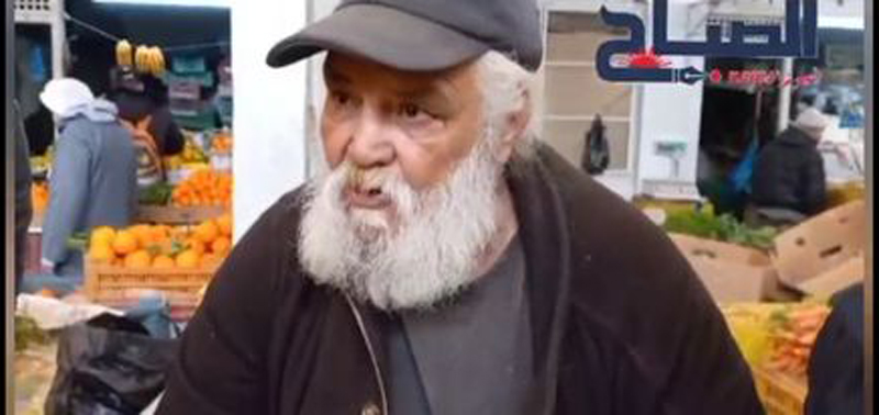 قفصة..تجربة جديدة يخوضها الفنان المسرحي حمزة داود.." نصبة ملسوقة " بالسوق المركزية