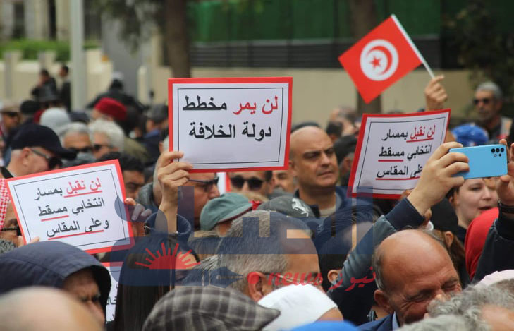 وقفة احتجاجبة للحزب الدستوري الحر أمام هيئة الانتخابات 