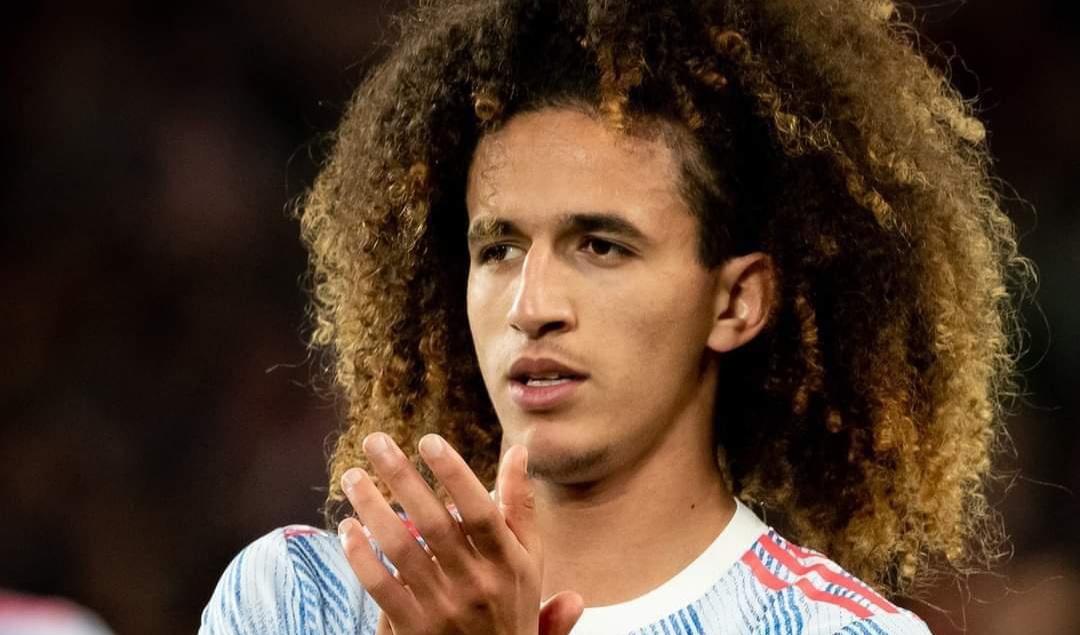 غاري نيفيل يشيد بحنبعل المجبري