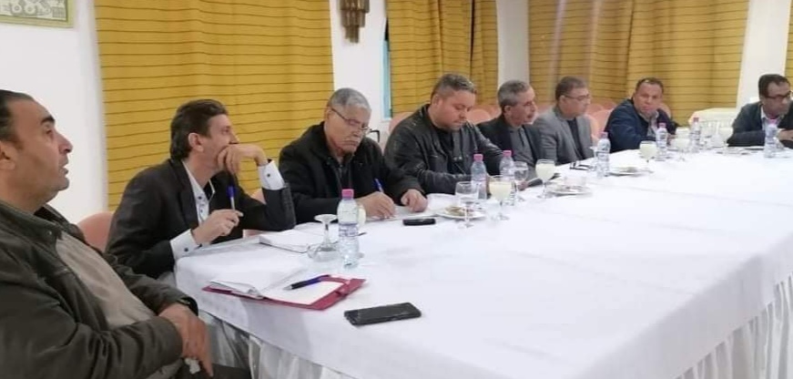  قفصة .. جلسة عمل لمتابعة الاستعدادات لتنظيم ندوة   الإستثمار