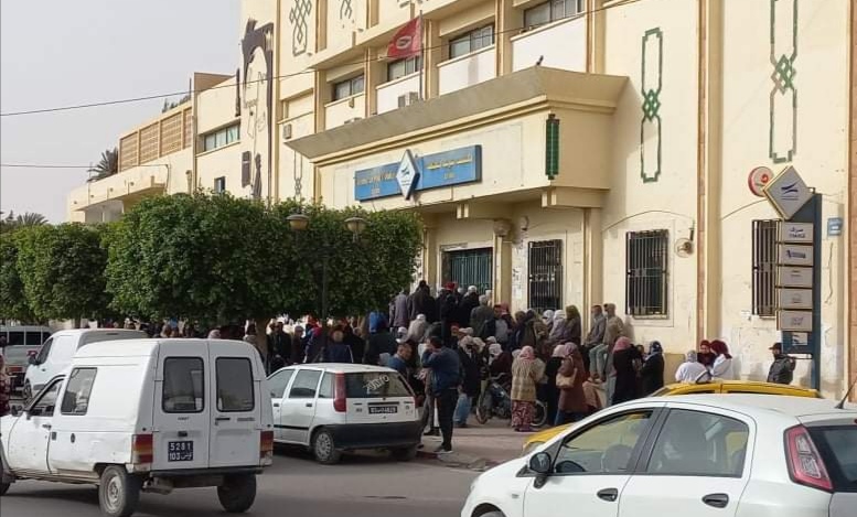 مع هبة المتقاعدين .. اكتظاظ كبير أمام مراكز البريد بقفصة