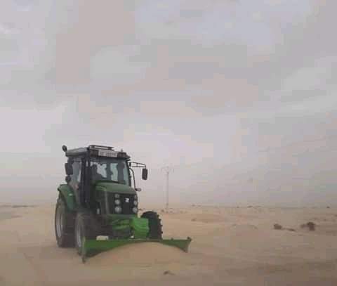  تسببت فيها عاصفة رملية قوية بقبلي .. فك العزلة عن رجيم معتوق .. وهذا ما يطالب به معتمد المنطقة