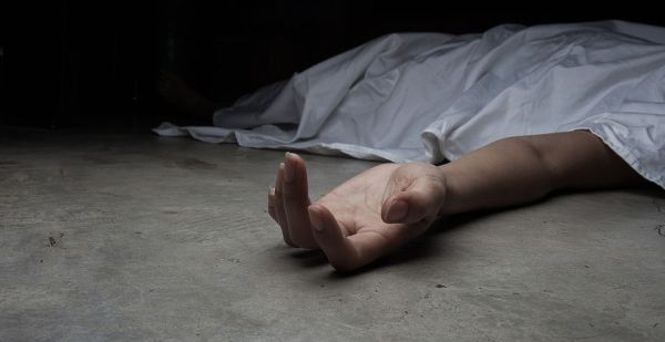 امرأة تشنق نفسها في جومين