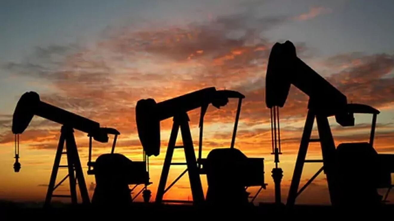 النفط يواصل تحقيق المكاسب ويقفز إلى 110 دولارات