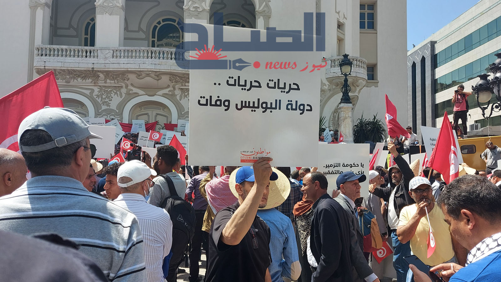 بشارع الحبيب بورقيبة.. المئات من معارضي قيس سعيد يحتجون ضد الإجراءات الاستثنائية