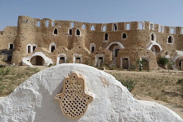 مطماطة الشامخة تحرس تراثها الأمازيغي وتستقبل رواد السياحة الثقافية التونسية