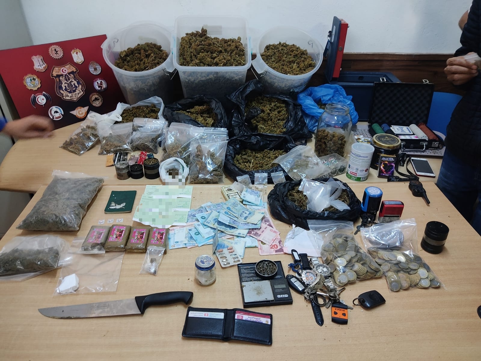 حجز 7.8 كلغ" ماريخوانا " ..تفكيك عصابة دولية لترويج المخدرات بقمرت