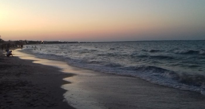 والي المهدية يمنع التخييم بالشواطئ