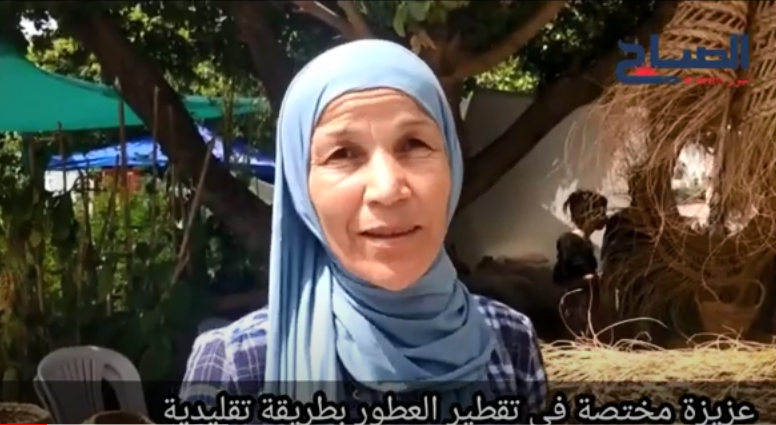 مهن موسمية.. سوق الورد بأريانة يحيي صناعة تقطير العطور ويحميها من الاندثار 