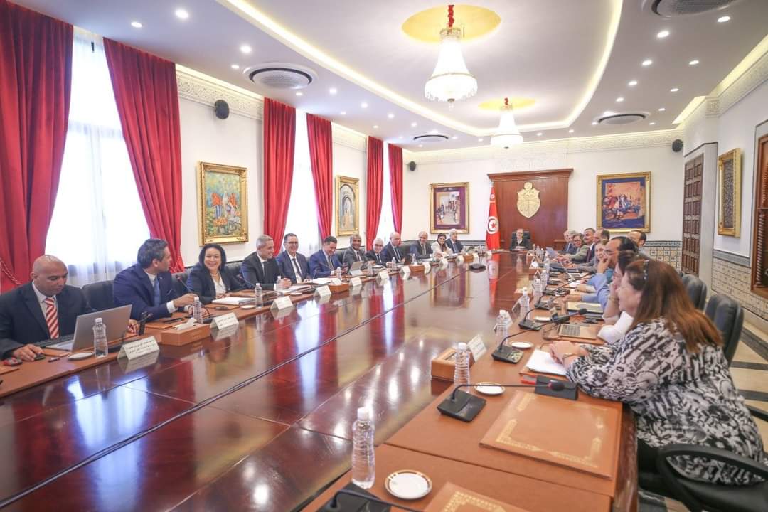  مجلس الوزراء يصادق على عدد من مشاريع المراسيم والأوامر الرئاسية 