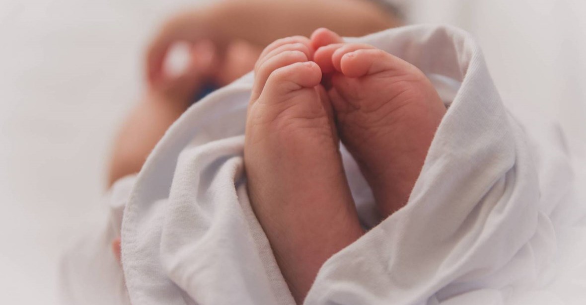 لفت في كيس ورقي..العثور على رضيعة حديثة الولادة امام مسجد بسيدي بوزيد 