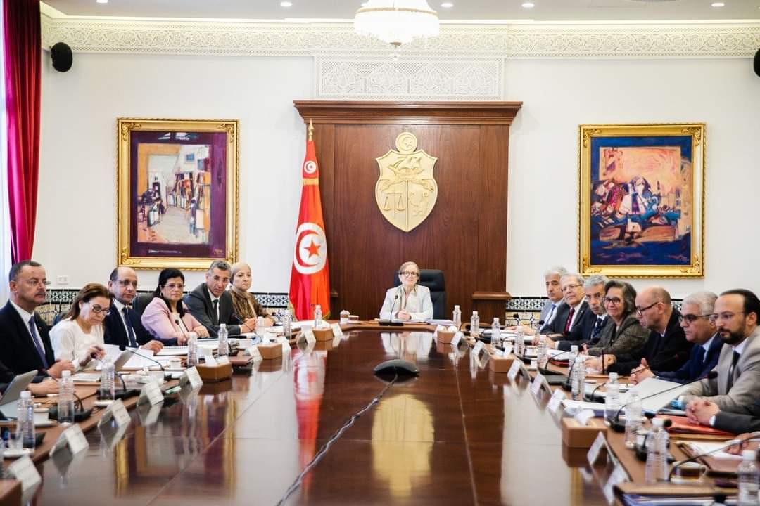 مجلس الوزراء  يصادق على مشاريع المراسيم والأوامر الرئاسية.. وهذه التفاصيل 
