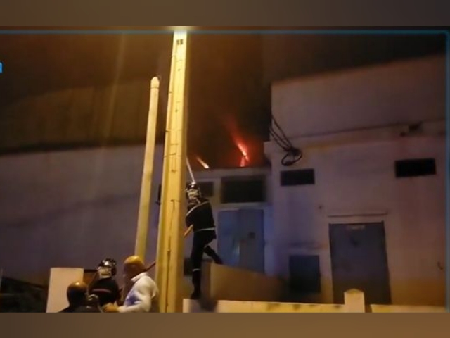 حريق في مصنع أسماك بميناء المهدية