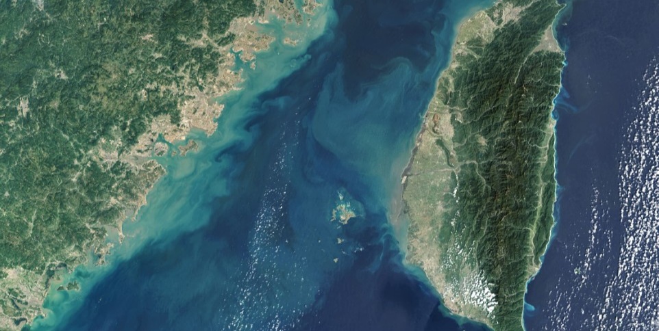 رسالة تحذير صينية.. تلوّح بـ"أعاصير شرسة" في مضيق تايوان