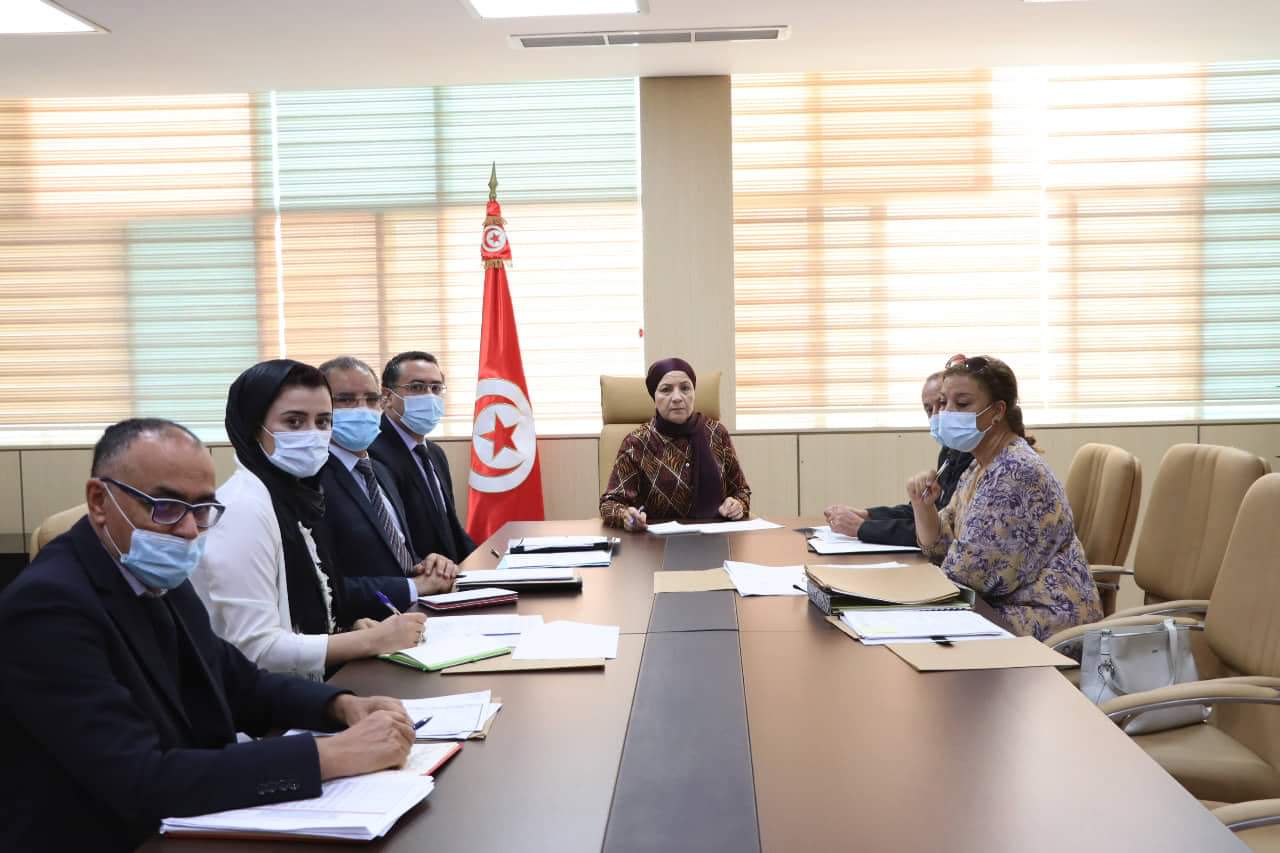 وزيرة العدل تشرف على جلسة عمل خصصت للنظر في عدد من المشاريع الاستراتيجية للوزارة
