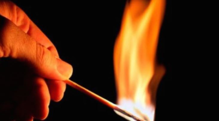 القصرين: شاب يضرم  النار في جسده 