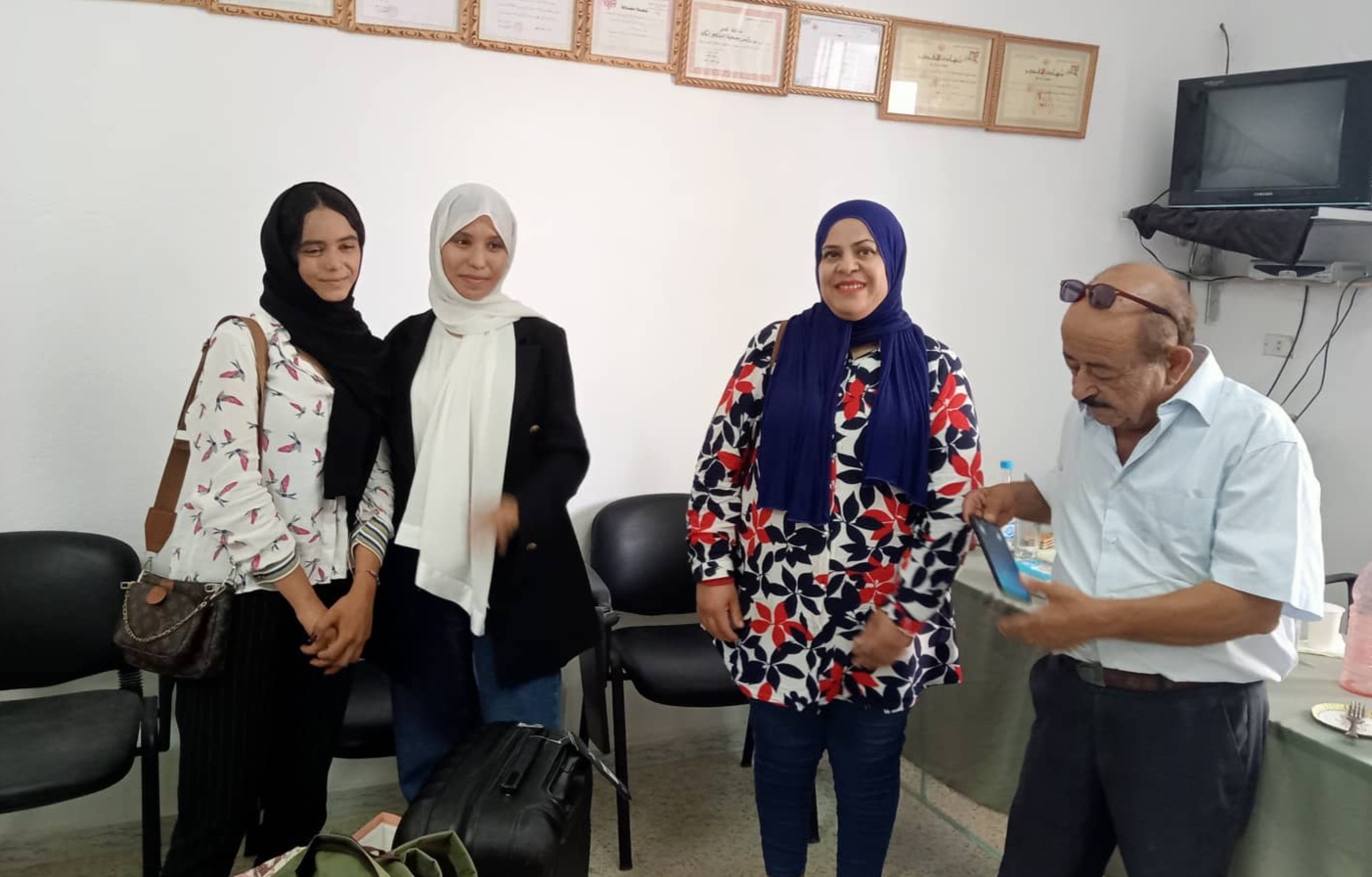 بنقردان ..تكريم التلميذة ايمان النادري من طرف جمعية مساعدة الصم