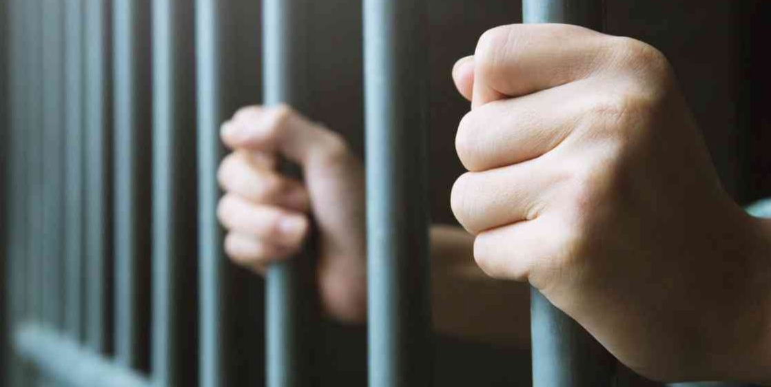 أدلى بهويّة مزيّفة.. القبض على معتدي بالفاحشة على قاصر  مفتش عنه