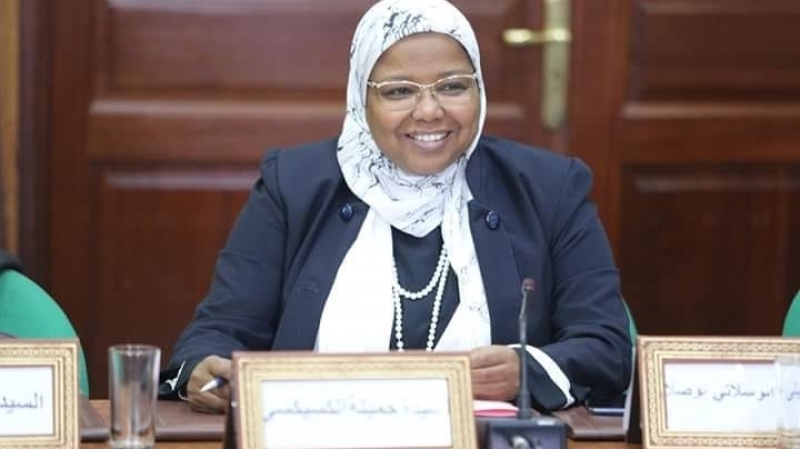 عبداللطيف المكي يندد بمنع جميلة الكسيكسي للمرة الثانية من السفر