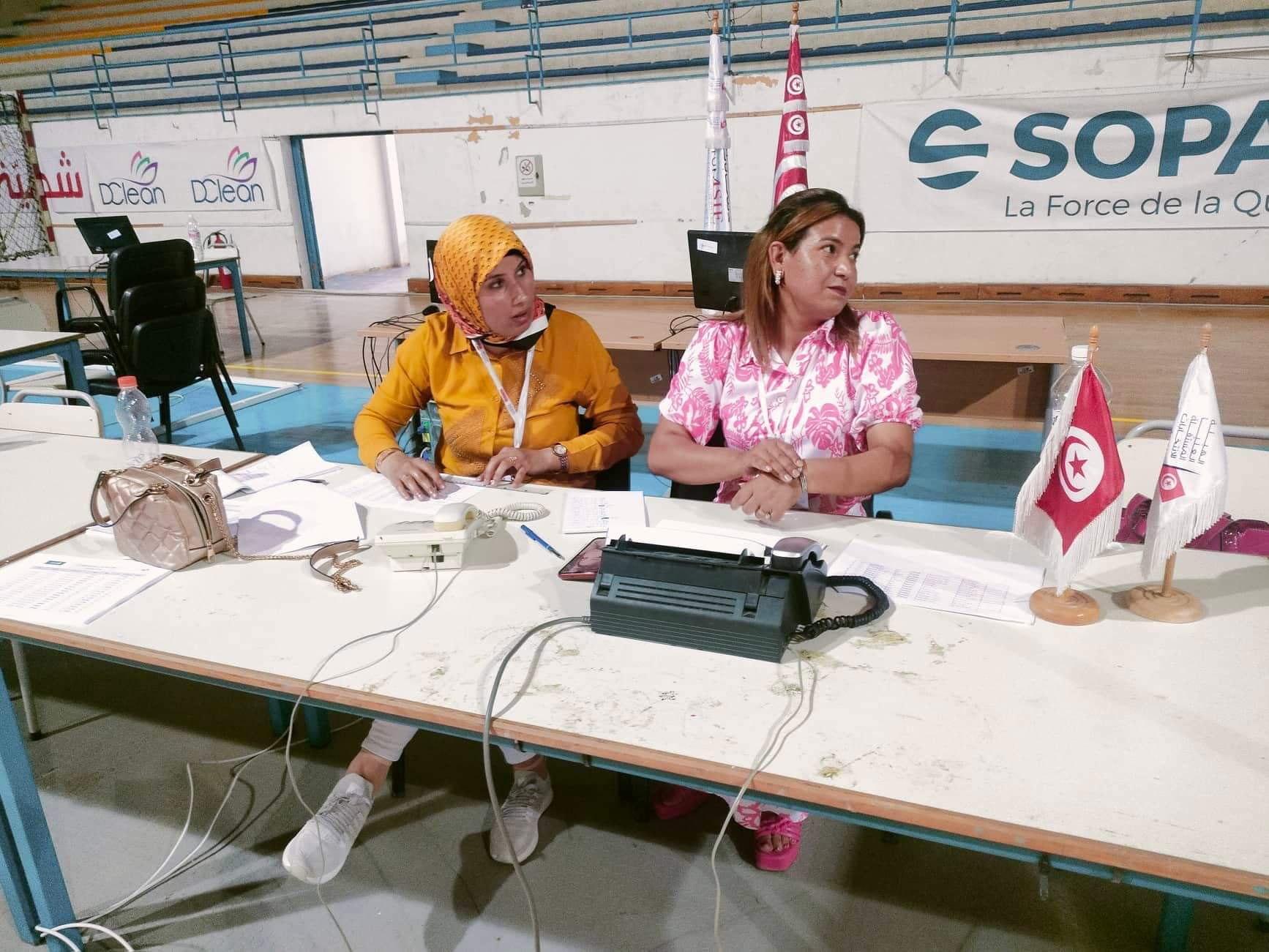  صور من مقر عملية فرز الأصوات بصفاقس: قاعة الرائد البجاوي للتجميع والفرز