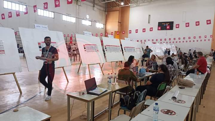 القصرين: نسبة مشاركة في حدود 30.26 بالمئة والرصيد الأكبر للتصويت لصالح الدستور 