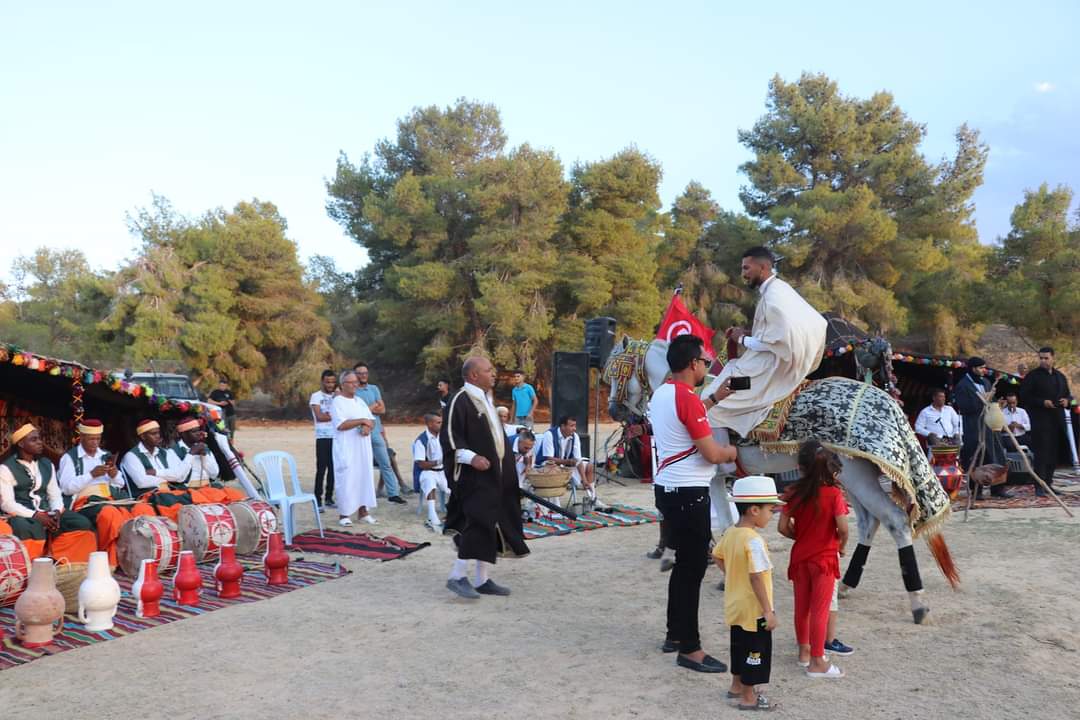  يعرف بالمخزون التراثي التقليدي للمهدية..افتتاح رائع  وسط الغابة لمهرجان اللوز بالكساسبة 