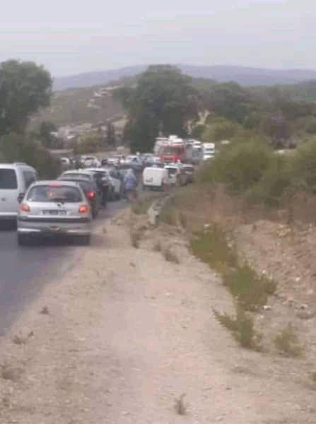 غلق الطريق الرابطة بين نفزة وطبرقة