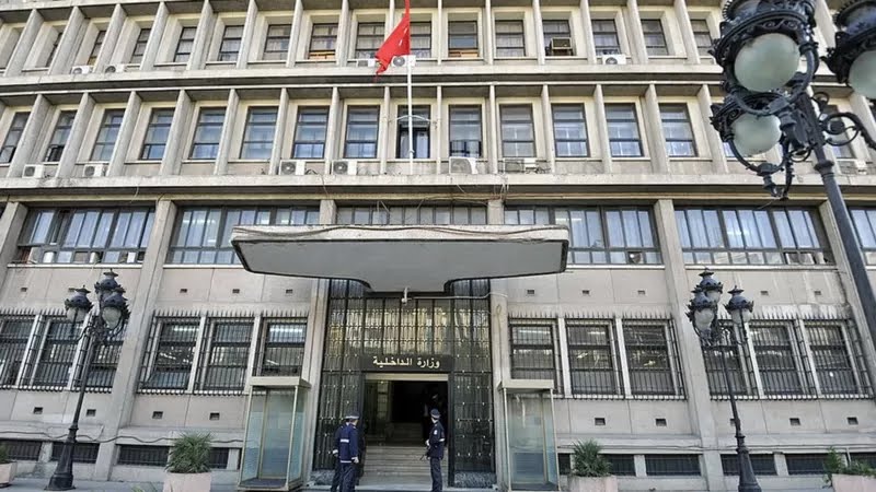  اتخذت إجراءات تأديبية وجزائية ضد بعض الأمنيين.. وزارة الداخلية تواجه تغوّل و"عربدة" النقابات الأمنية.. 