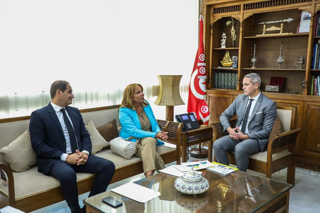 وزير السياحة يلتقي رئيسة الجامعة التونسية للتنس