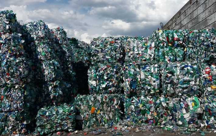 روايات مختلفة حول مصيرها:  تطورات مثيرة في النفايات الايطالية المحترقة بمستودع مساكن..