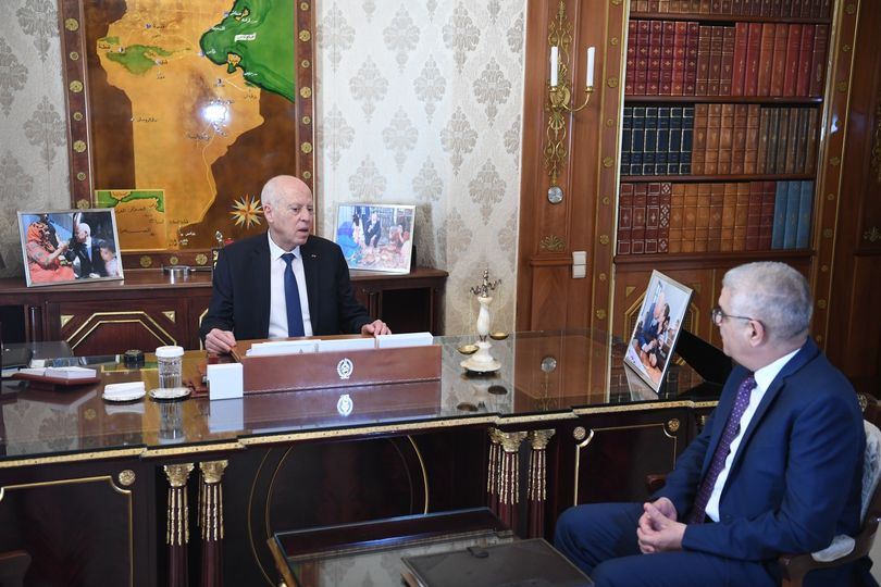 أخطاء لغوية بكتاب الفرنسية للسنة الثالثة ابتدائي.. سعيد "مُستاء" ويدعو إلى تحميل المسؤولية لهؤلاء