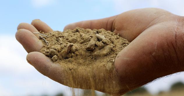 حجزت لديه كميات ضخمة  من الفسفاط و  الحديد..ادراج صاحب مخزن بسيدي بوزيد بالتفتيش