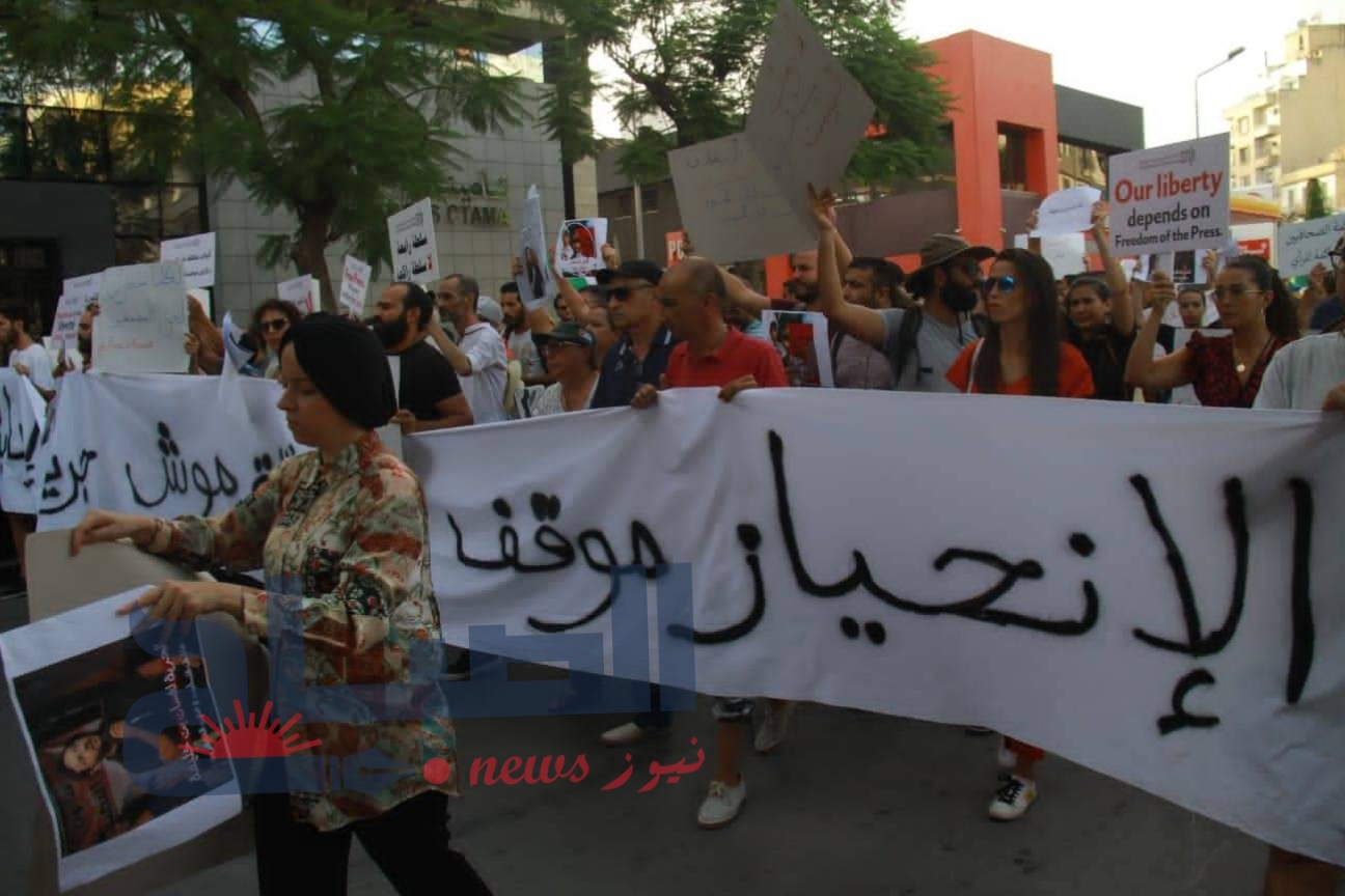 صحفيون ونشطاء جمعيات في مسيرة بوسط العاصمة "تنديدا بالعنف الأمني" وللمطالبة بالإفراج عن الصحفي غسان بن خليفة