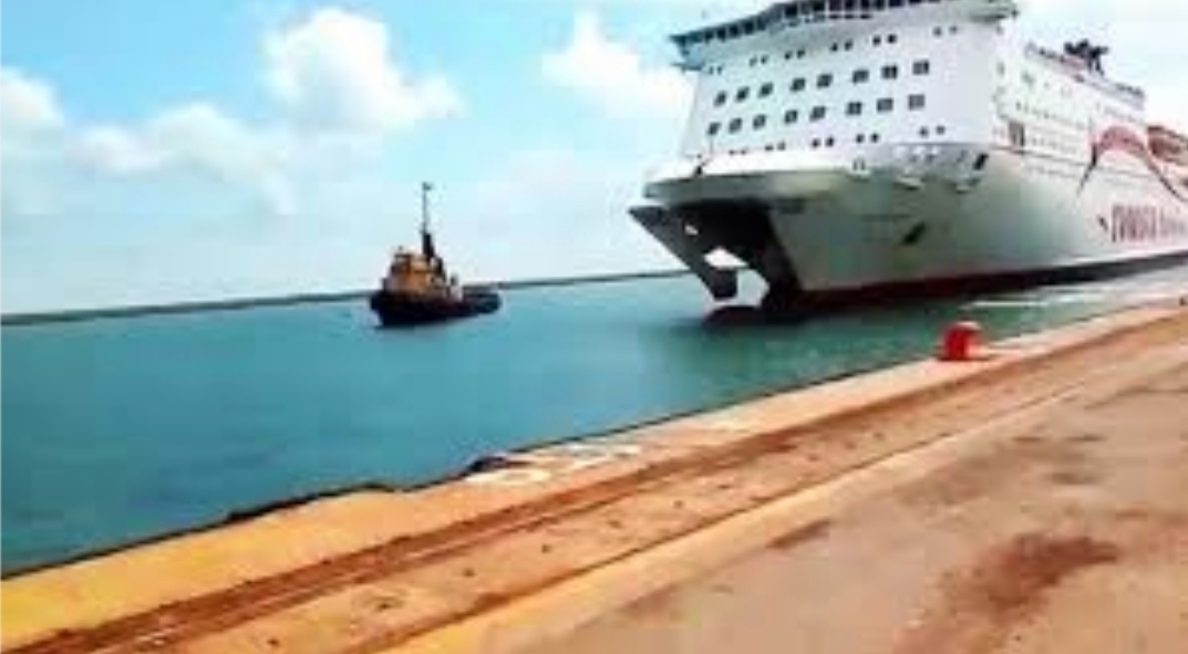 المندوب الجهوي للتونسين بالخارج يقيم الموسم الصيفي للميناء التجاري بجرجيس 