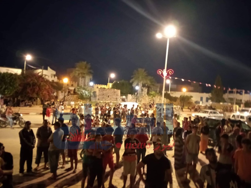  وقفة إحتجاجية أمام دار الثقافة بعقارب رفضا لتصريحات والي صفاقس ولقرار فتح مصب القنة بعد غلقه