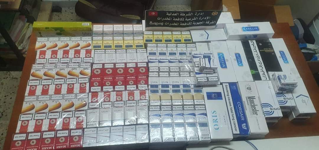  حجز كمية من التبغ مجهولة المصدر بمنزل مروج مخدرات 