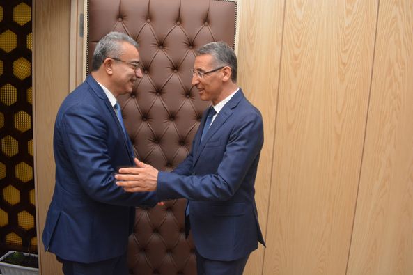 وزير الداخلية يستقبل عميد المحامين ..
