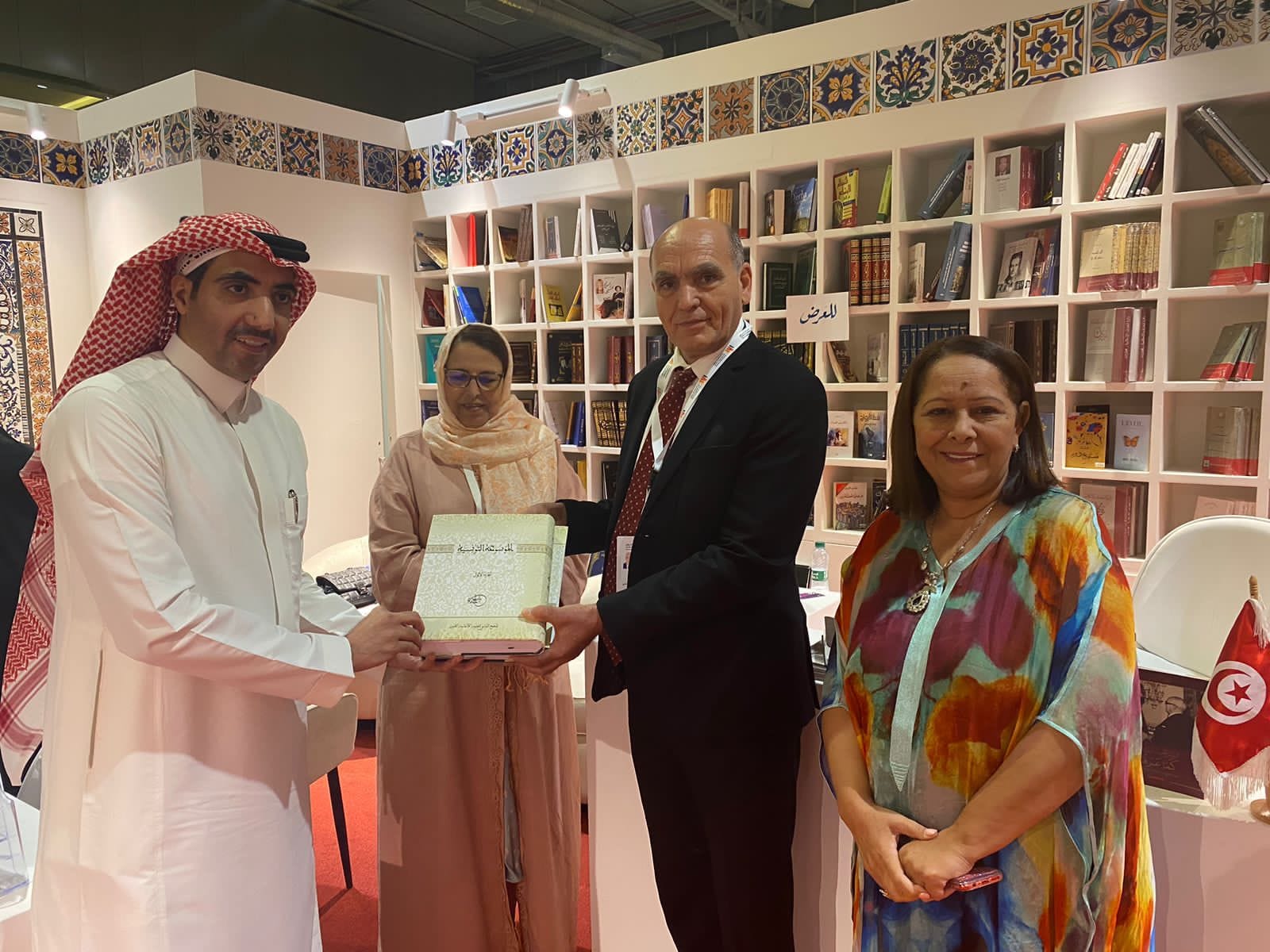 معرض الرياض الدولي للكتاب.. إقبال لافت على الجناح التونسي