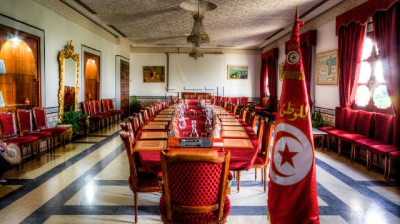 في ظل أزمة اقتصادية واجتماعية حادة: مقترح "حكومة حرب".. هل يكون الحل؟   