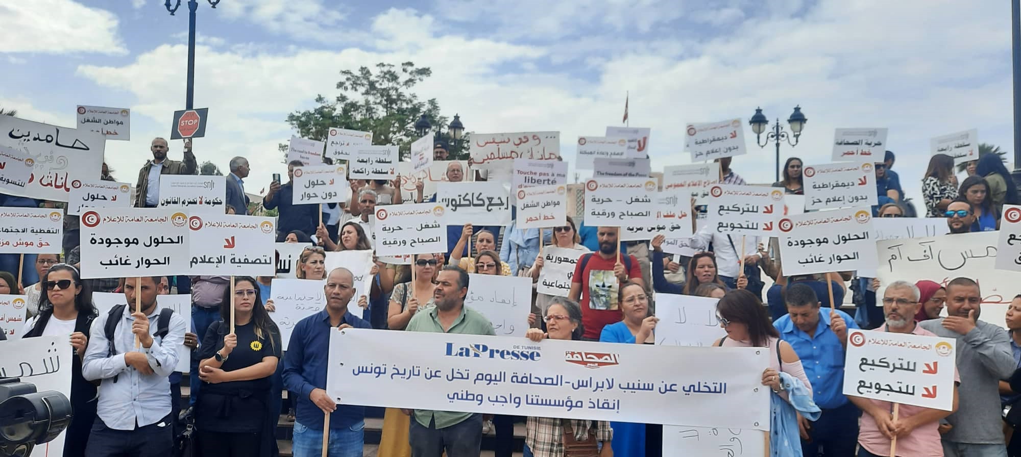 رفضوا سياسة الحكومة ولوحوا بمقاطعة الانتخابات.. الصحفيون غاضبون... !!