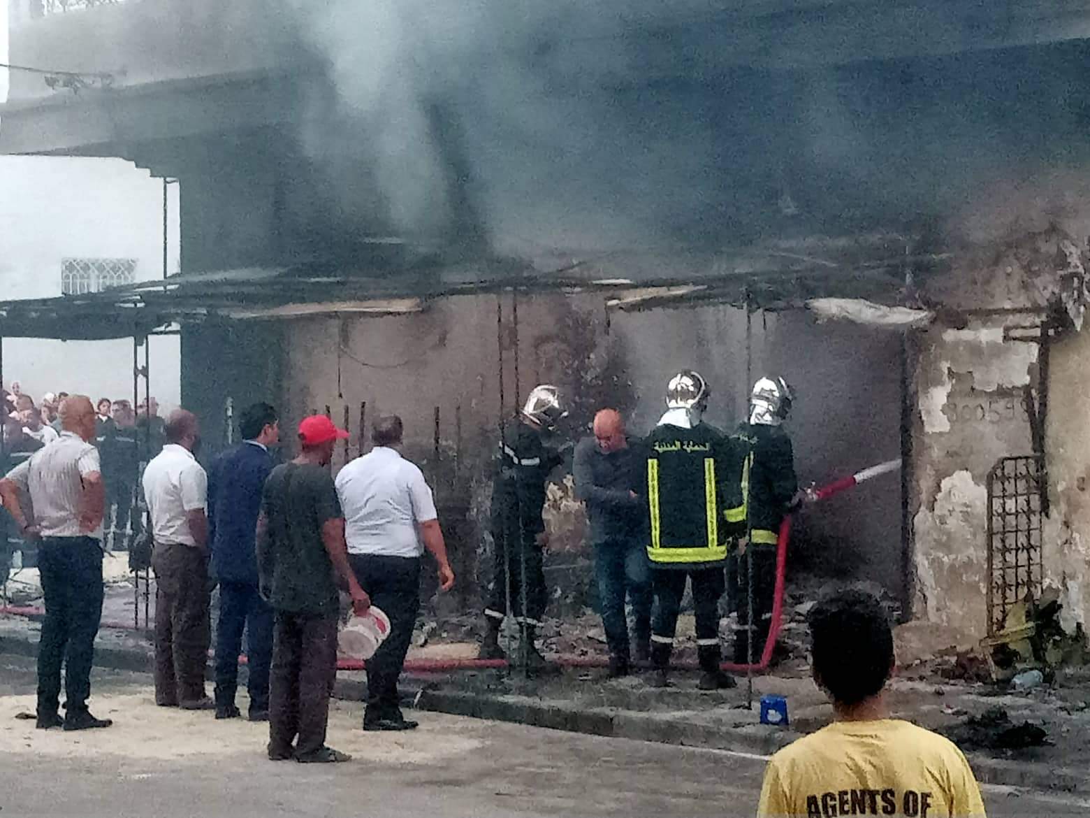 كاد يتسبب في كارثة.. حريق في محل لبيع البنزين المهرب في القيروان 