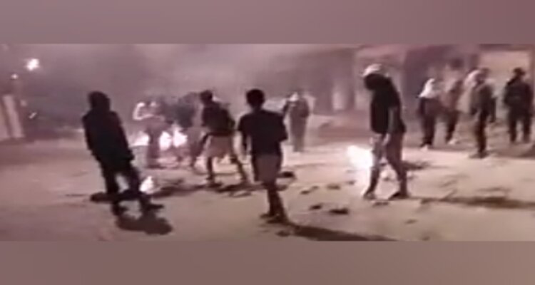 دوار هيشر .. مجموعة من الشباب تثير الشغب و وحدات الحرس الوطني تتصدى لهم !