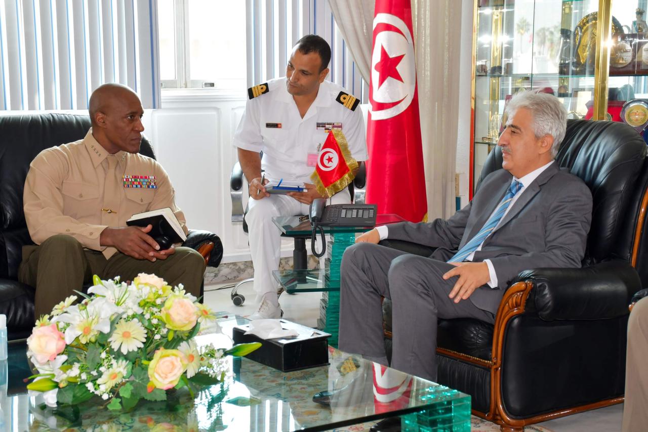 خلال لقائه وزير الدفاع الوطني.. قائد AFRICOM يؤكد ان تونس شريك بحري مهم للاستقرار الإقليمي في المتوسط