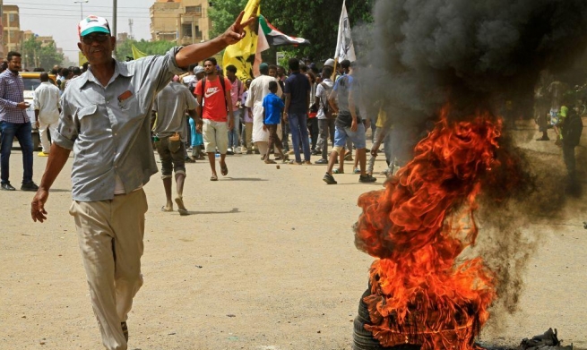 السودان.. حرق مقر الحكومة بـ"النيل الأزرق" إثر احتجاجات