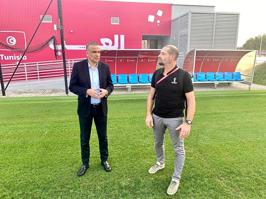 رئيس الجامعة يزور مقر إقامة المنتخب في المونديال بقطر