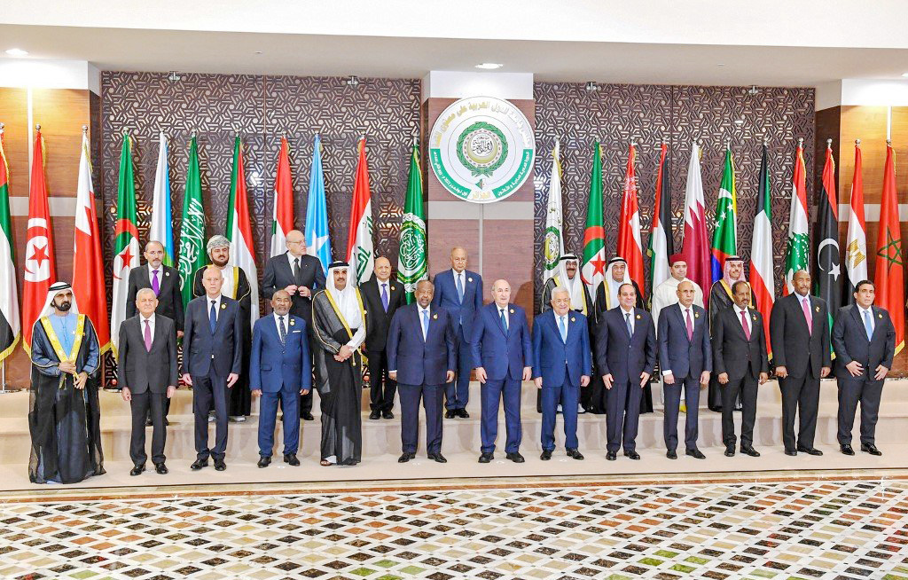 في اختتام قمة لم الشمل.. لعمامرة يوجه رسالة الى السوريين: "سوريا في عقولنا وقلوبنا وعودتها الى الصف العربي هو الأمر الطبيعي "