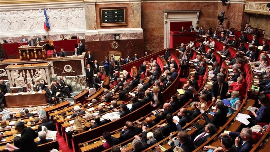 غضب يجتاح البرلمان الفرنسي بعد حادث عنصري