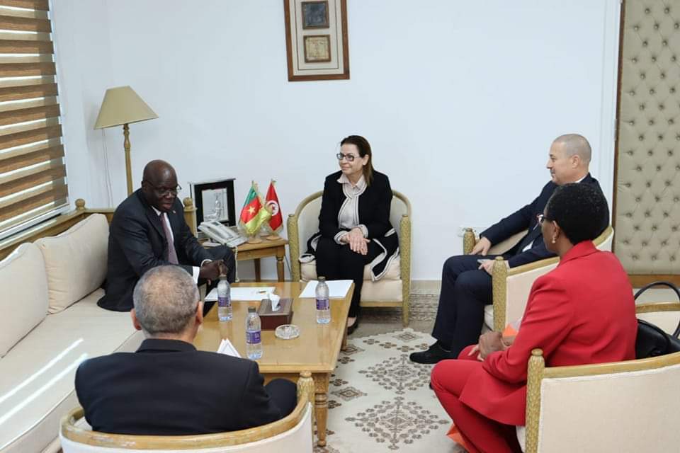 سفير الكاميرون يدعو الجهات التونسية الى الاستثمار ببلاده في المجال الصحي
